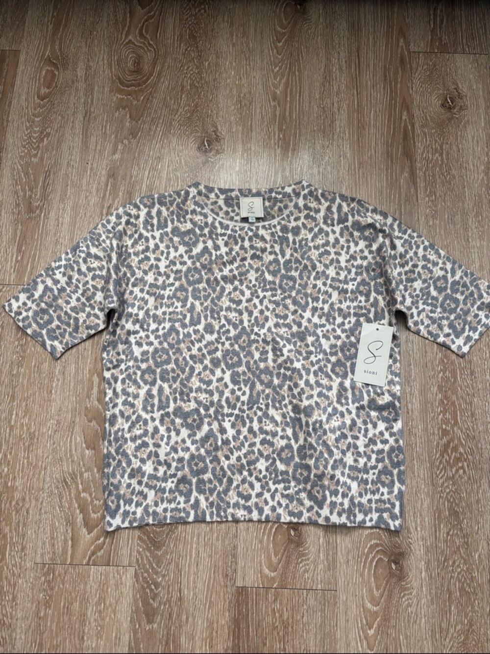 New! Sioni muted leopard print short/elbow sleeve sweater, large